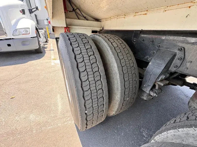 2021 Peterbilt 348
