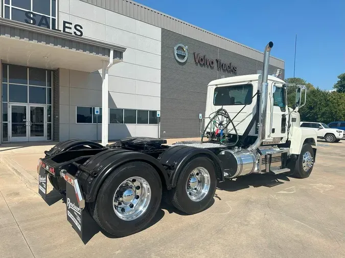 2019 MACK PI64T