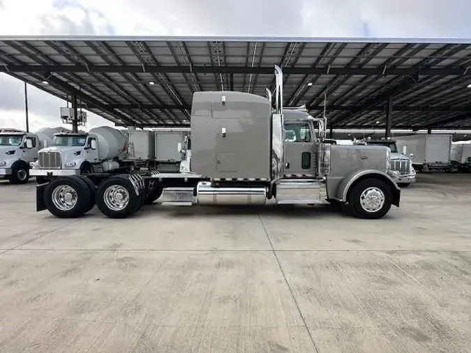 2022 Peterbilt 389