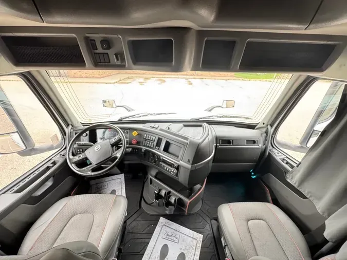 2023 VOLVO VNL64T760578cef6d68063db7f8a5333f882b4563