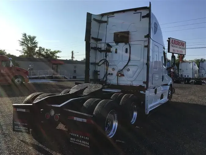 2021 FREIGHTLINER CA126