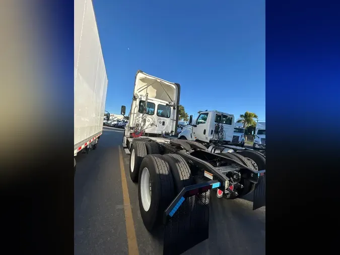 2017 FREIGHTLINER/MERCEDES CASCADIA 1135793e2f59fb73f24b9f50ecefb534709