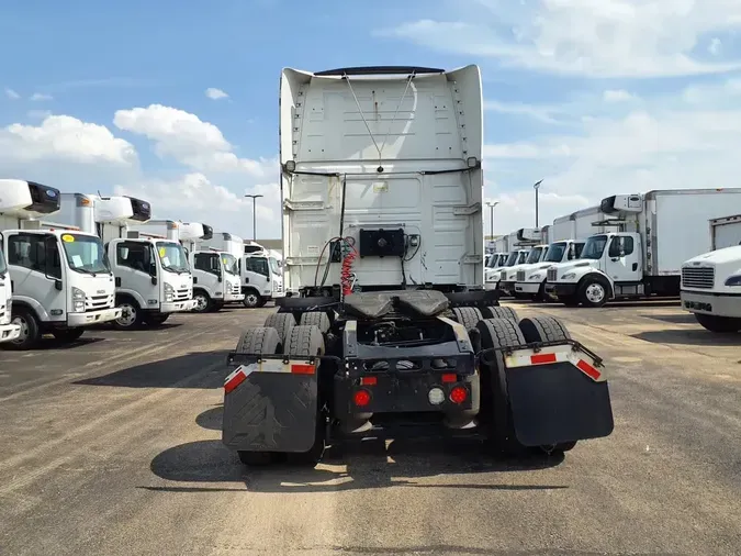 2019 VOLVO VNL64T-760