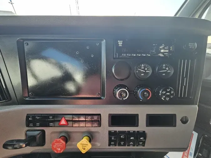 2020 FREIGHTLINER Cascadia 126