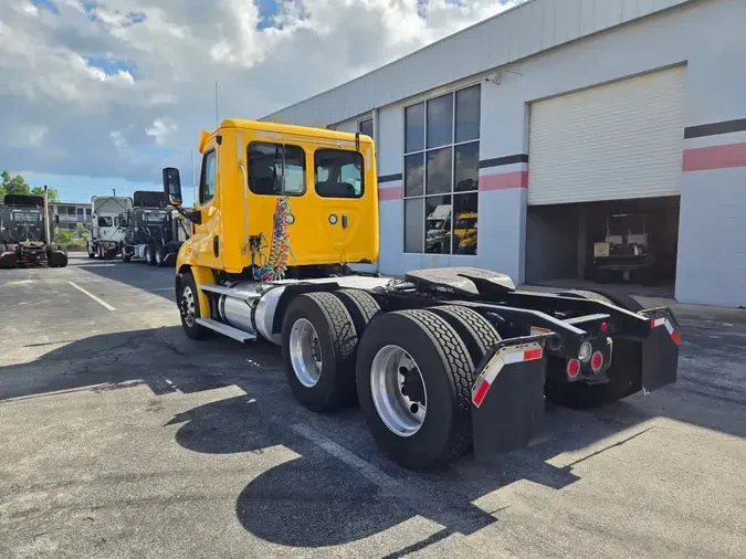 2019 FREIGHTLINER CASCADIA 113