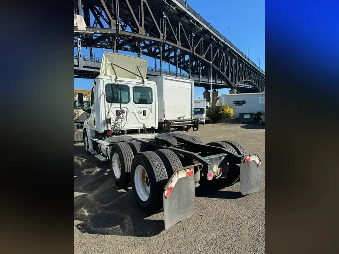 2016 FREIGHTLINER/MERCEDES CASCADIA 125