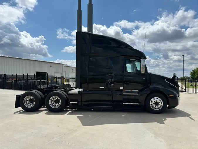 2025 VOLVO VNL64T740