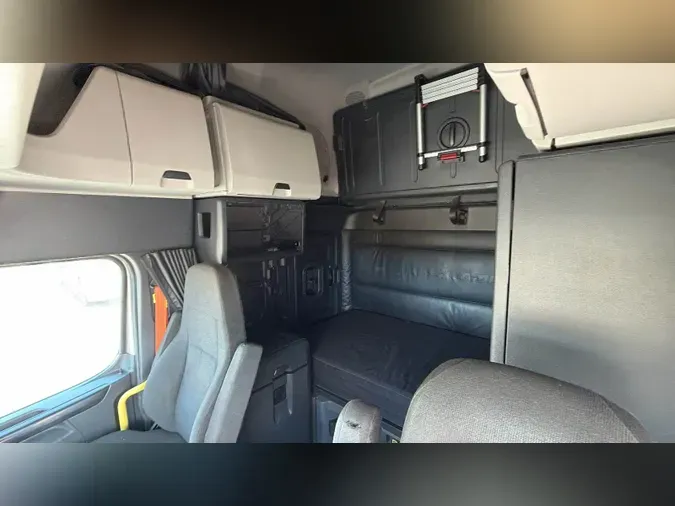 2023 Freightliner Cascadia 126