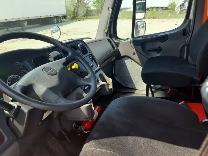 2017 FREIGHTLINER/MERCEDES M2 106
