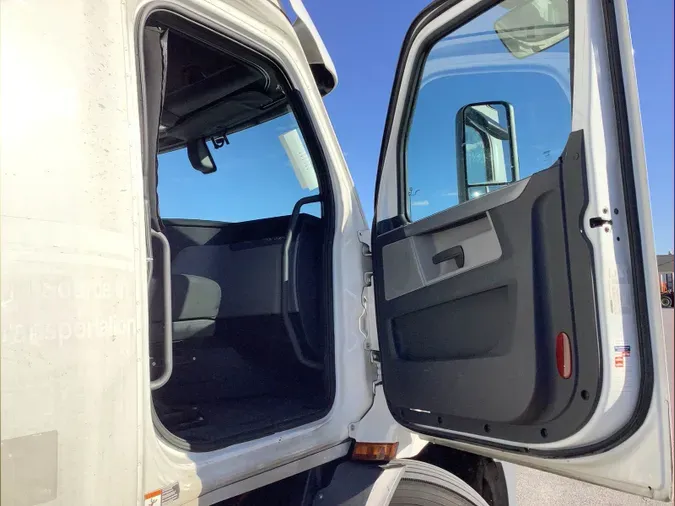 2019 Freightliner Cascadia 126