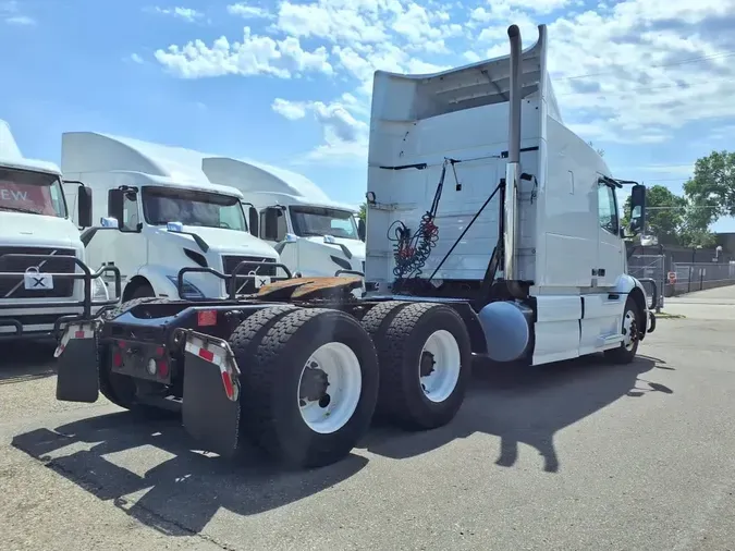 2020 VOLVO VNR64T-640
