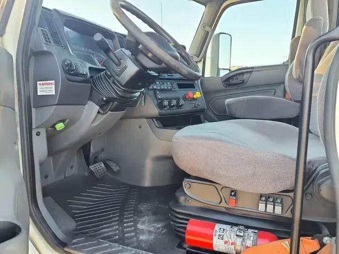 2019 NAVISTAR INTERNATIONAL LT625 DAYCAB T/A