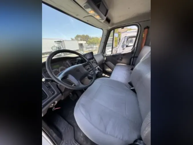 2016 FREIGHTLINER M2 106