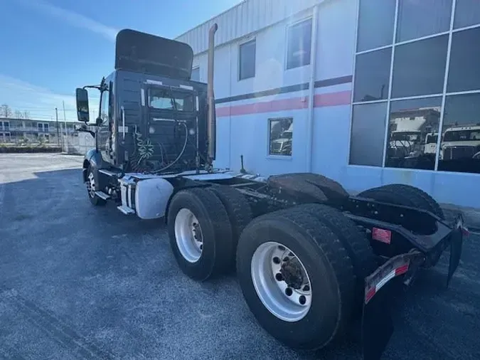 2019 VOLVO VNL64T-300