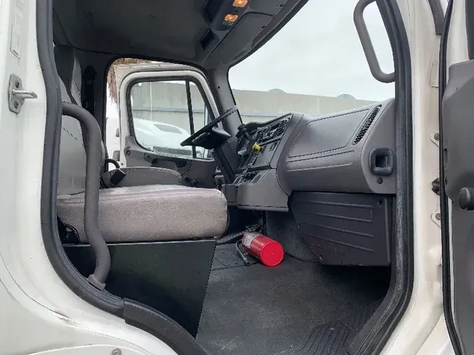 2015 FREIGHTLINER M2