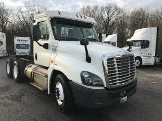2016 FREIGHTLINER X12564ST