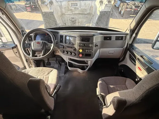 2022 Peterbilt 579