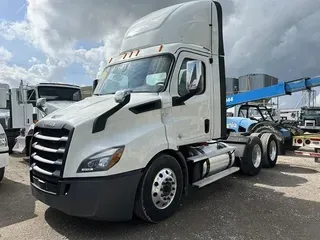 2020 FREIGHTLINER CASCADIA 126