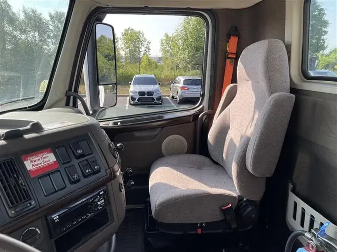 2018 VOLVO VNL300