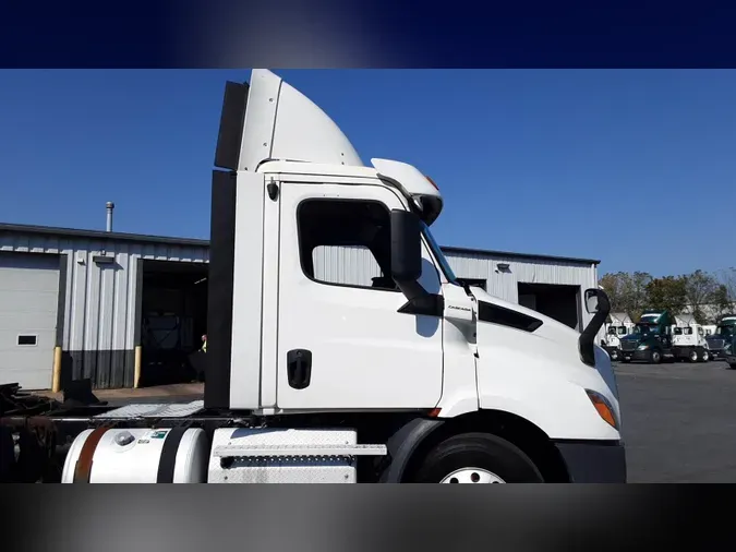 2018 Freightliner Cascadia 12657bfccfe2a4cc4249c1cf14221df5a2c