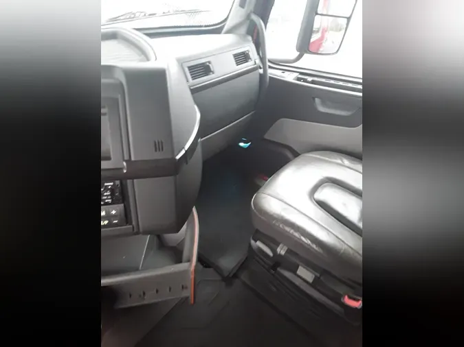 2019 Volvo VNL64T860