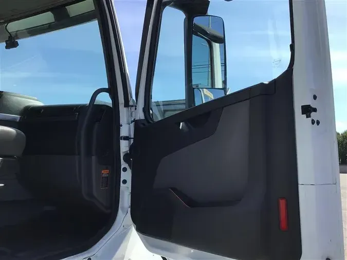 2020 VOLVO VNL64T740