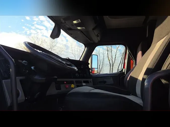 2020 FREIGHTLINER CA116