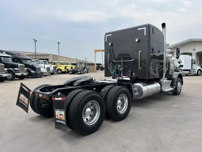 2020 Peterbilt 389