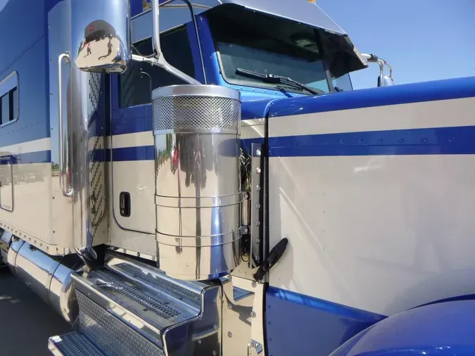 2022 Peterbilt 389