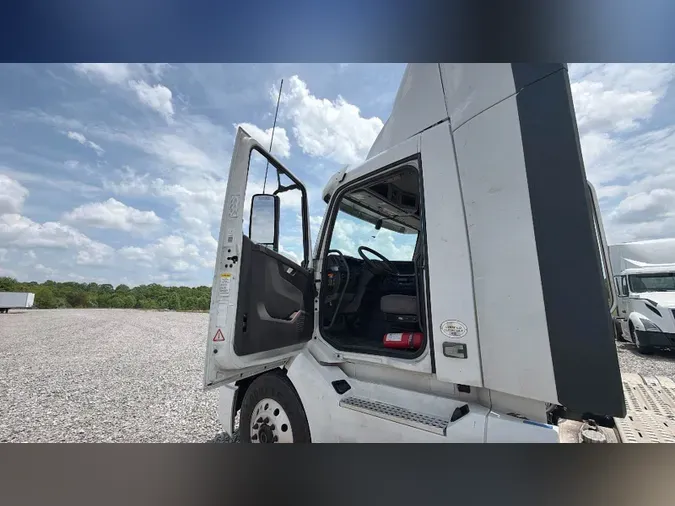 2020 Volvo VNL300