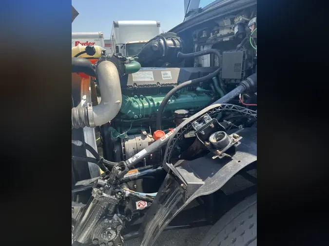 2017 VOLVO VNL42T 300