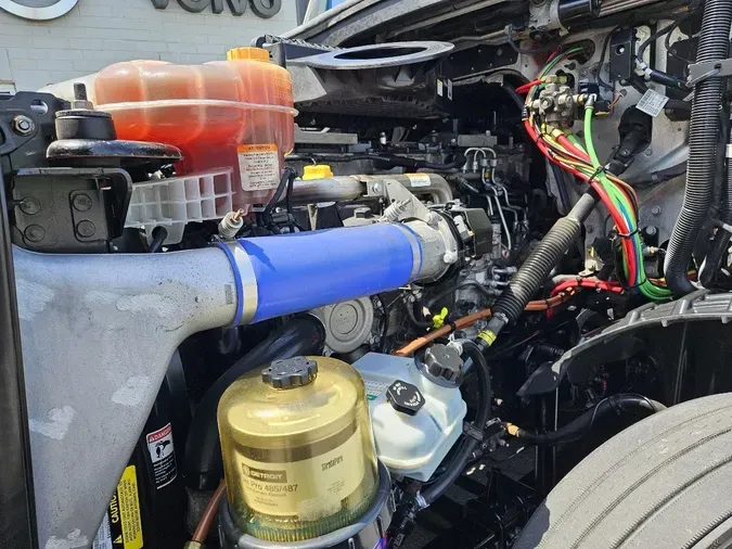 2021 FREIGHTLINER Cascadia 126