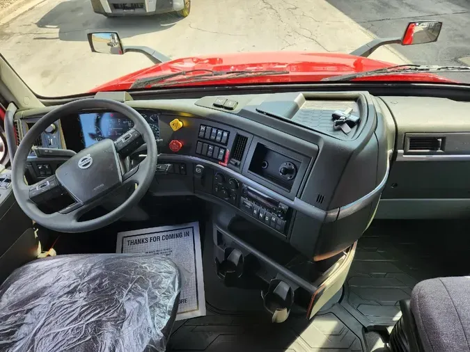 2022 VOLVO VNL64T760