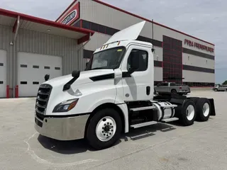 2020 Freightliner CASCADIA 126