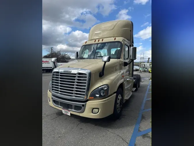 2019 FREIGHTLINER/MERCEDES CASCADIA 12557d0e3fa8f4e4452e263c132fc2e6680