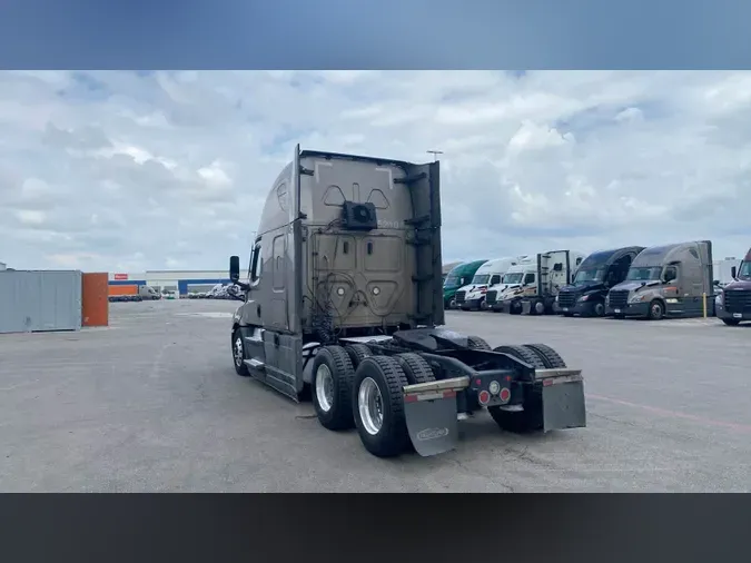 2022 Freightliner Cascadia 126