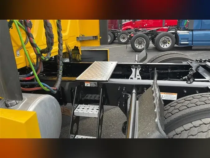 2020 FREIGHTLINER CA126