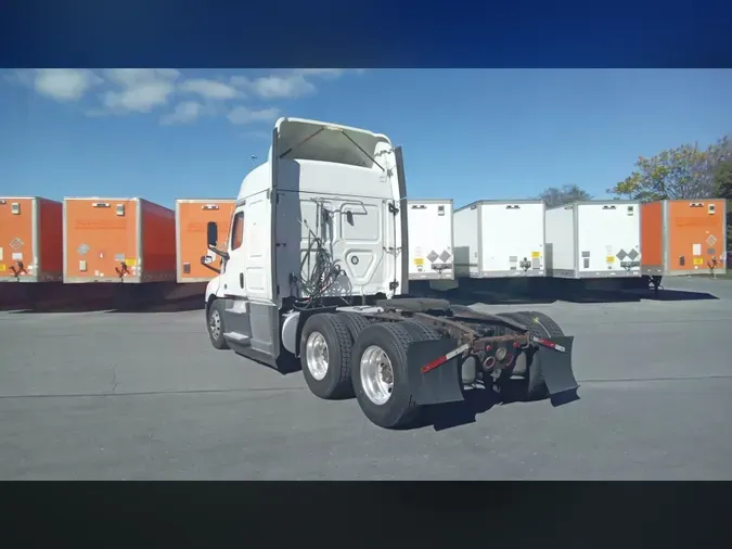 2021 Freightliner Cascadia 126