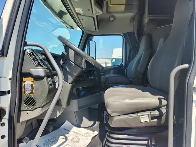 2021 VOLVO VNL64T760