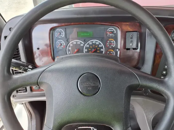 2018 FREIGHTLINER M2 106