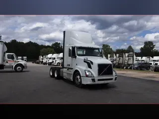 2017 Volvo VNL300