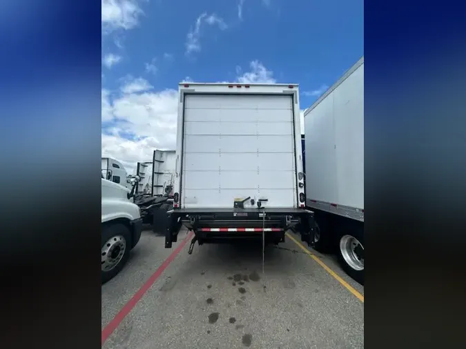 2018 FREIGHTLINER M2 106