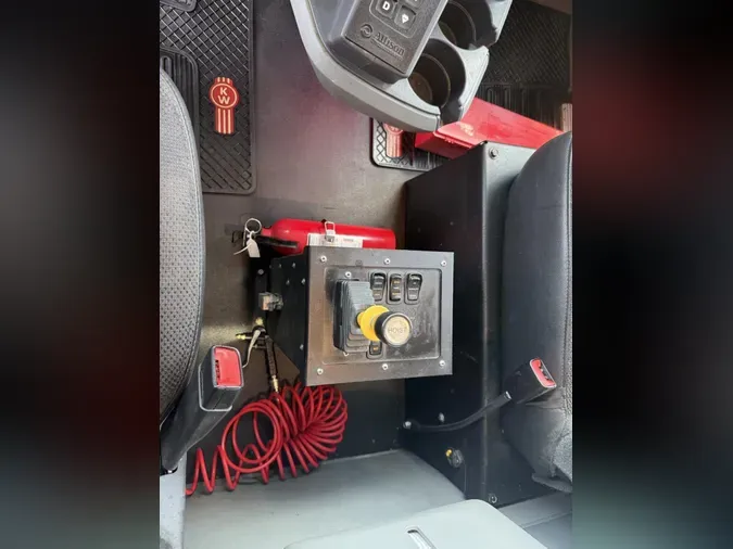 2022 Kenworth T880