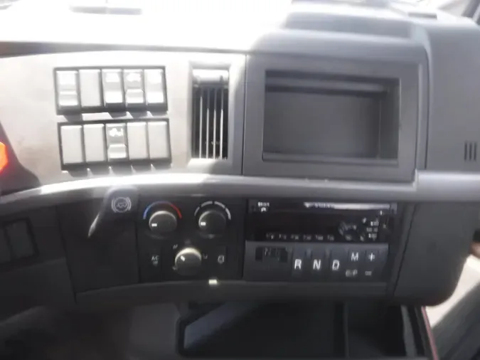 2019 VOLVO VNL