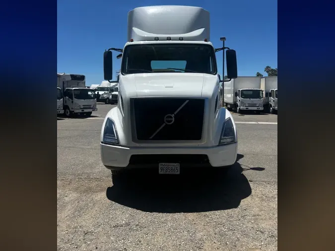 2018 VOLVO VNL64T-300