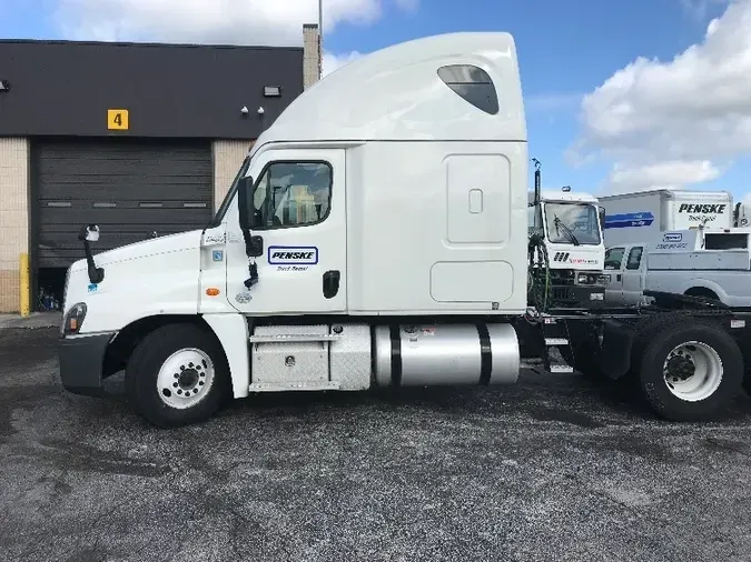 2019 Freightliner X12564ST