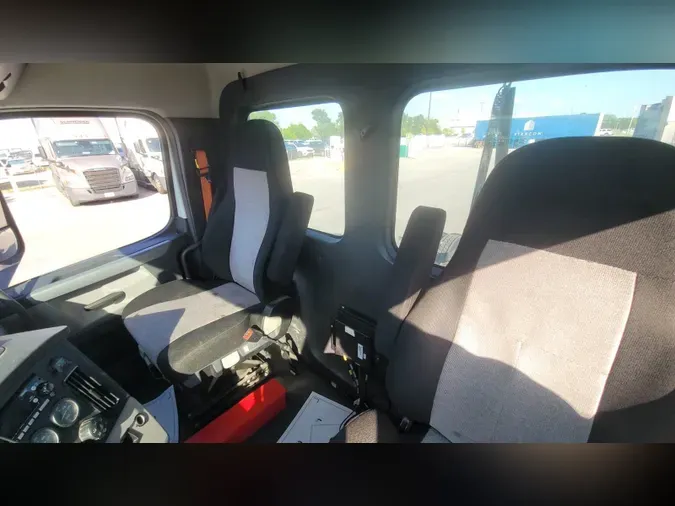 2019 Freightliner Cascadia 12657f1812f7e80be3ba8e82afab1a323af