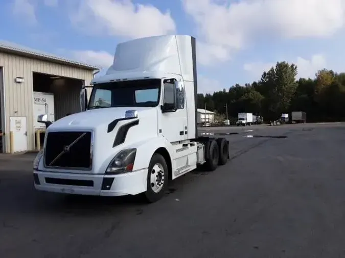 2017 Volvo VNL300