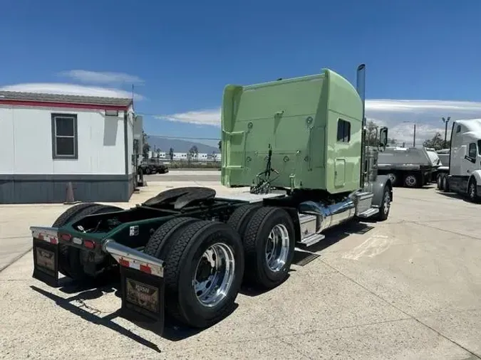 2023 Peterbilt 389