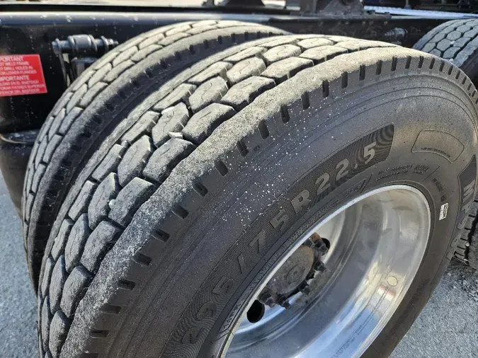 2019 VOLVO VNL64T760